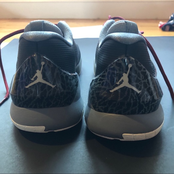 Michael Jordan Chris Paul Sneakers Women’s 6.5 - Picture 3 of 4